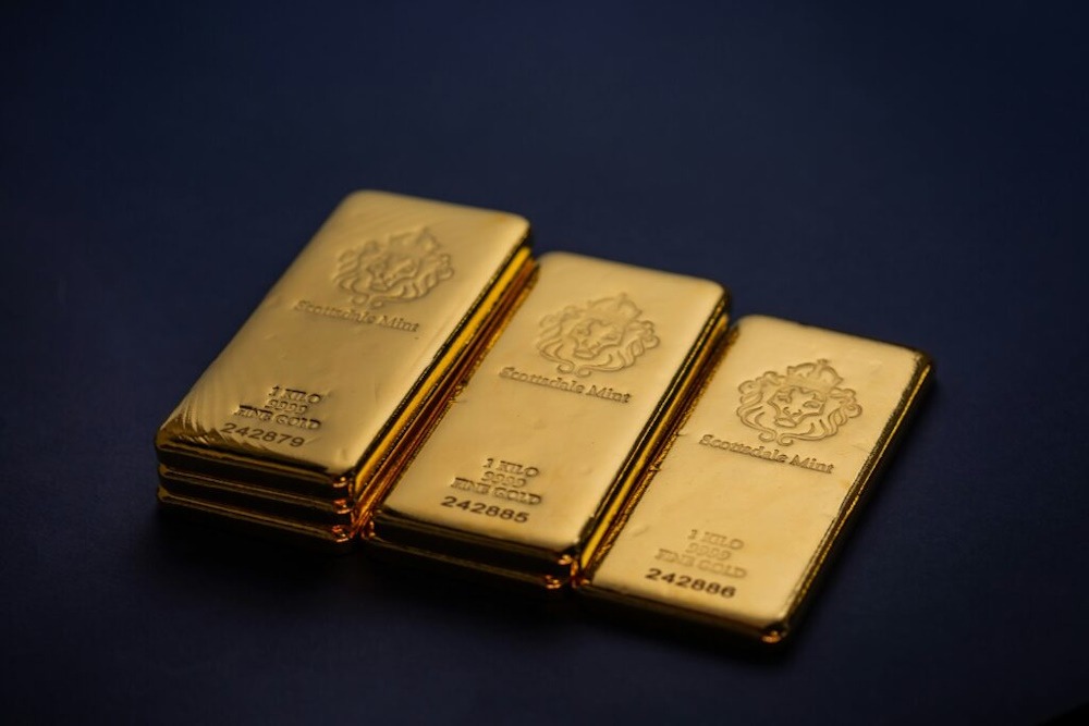 Gold stable